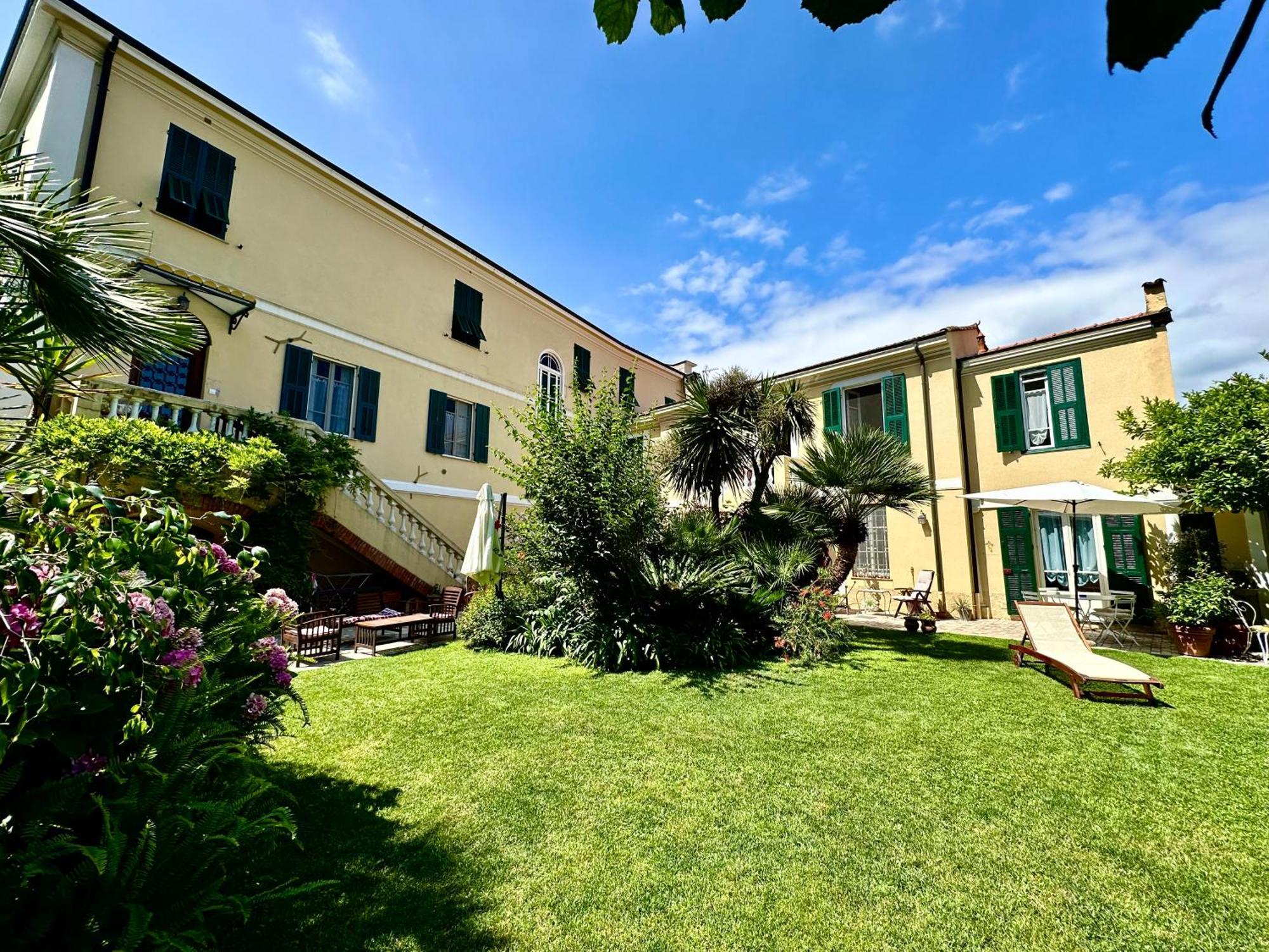 Villa Angelina Casa Limone فاليكروسيا المظهر الخارجي الصورة