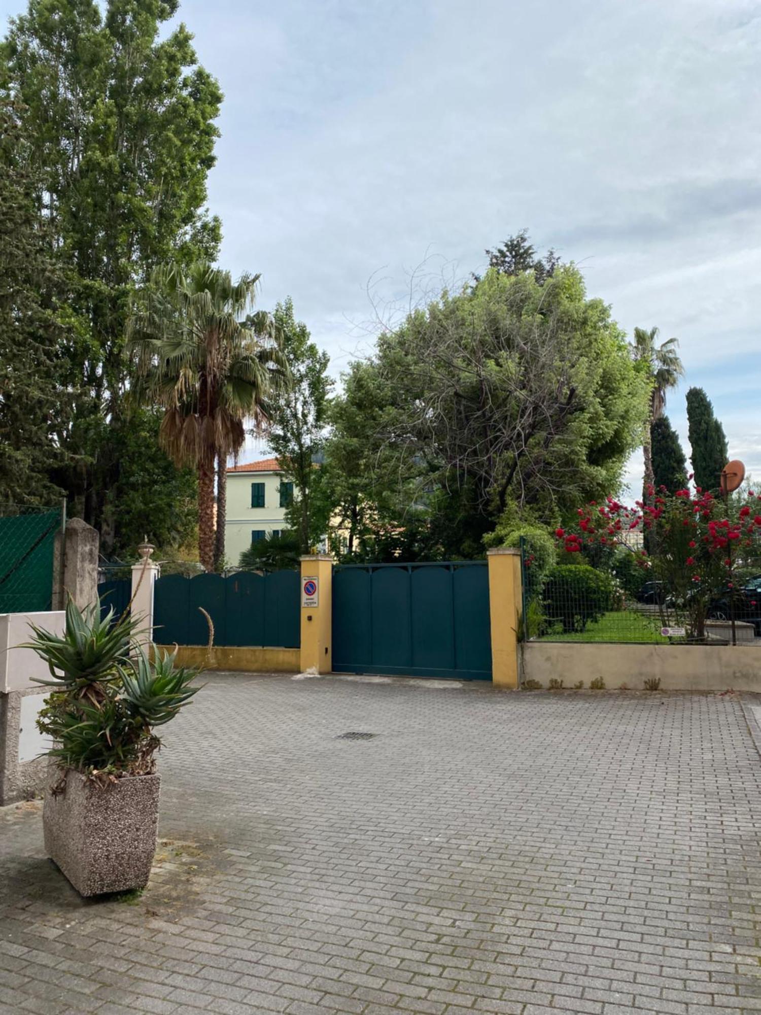Villa Angelina Casa Limone فاليكروسيا المظهر الخارجي الصورة